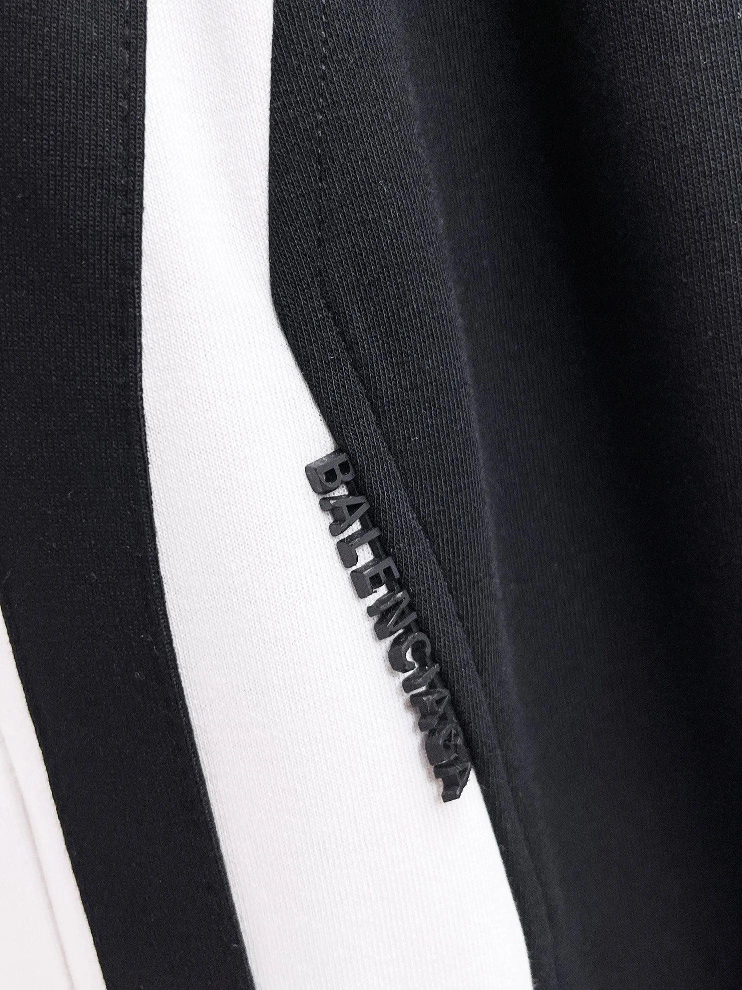 Balenciaga 🆕2026 Autumn and Winter New Arrival Casual Pants! The official website will be released simultaneously. Brand Classic LOGO casual pants, customized fabrics, excellent comfort and strong touch. Highly recognisable, perfect appearance and craftsmanship. Size:M-3XL